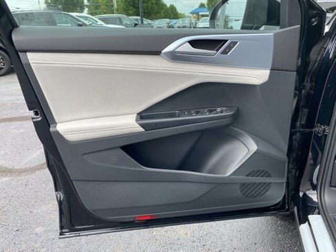 New 2025 Volkswagen Taos SE image 27