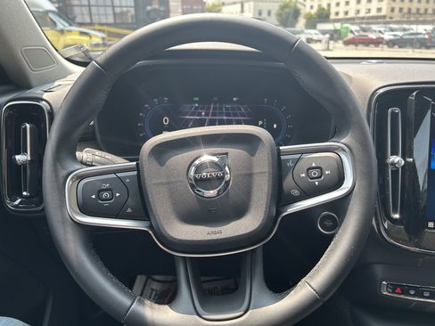 Certified 2025 Volvo XC40 B5 Plus image 28