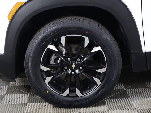 Used 2023 Chevrolet TrailBlazer LT AWD/4WD image 19