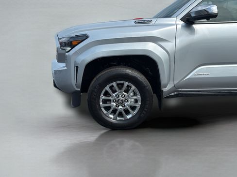 Used 2025 Toyota Tacoma Limited AWD/4WD image 31