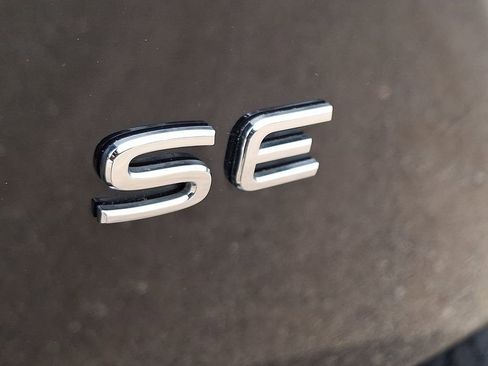 Used 2025 Volkswagen Atlas SE image 30