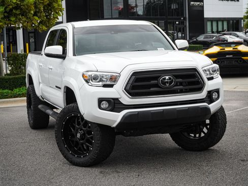 Used 2022 Toyota Tacoma SR5 w/ Technology Package RWD image 2