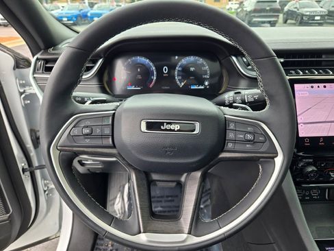 Used 2025 Jeep Grand Cherokee L Limited w/ Luxury Tech Group II AWD/4WD image 38