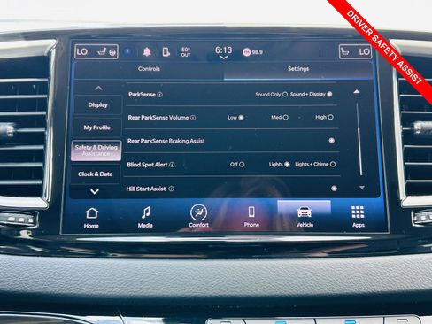 Used 2023 Chrysler Pacifica Touring-L FWD image 8