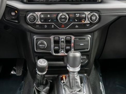 Used 2024 Jeep Gladiator Sport w/ Premium Package image 16