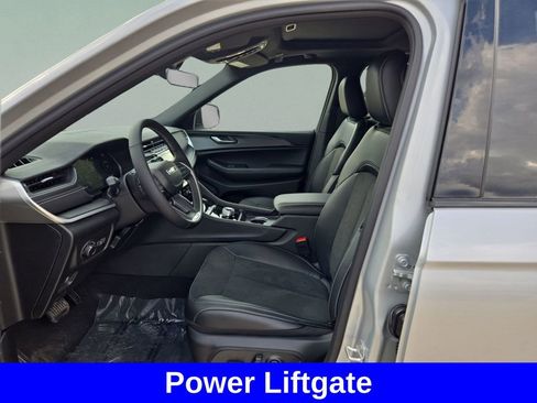 New 2025 Jeep Grand Cherokee Altitude RWD image 10