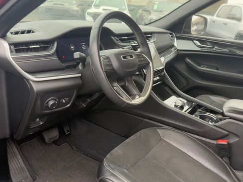Used 2023 Jeep Grand Cherokee Altitude AWD/4WD image 6