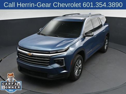 Used 2025 Chevrolet Traverse LT FWD image 30