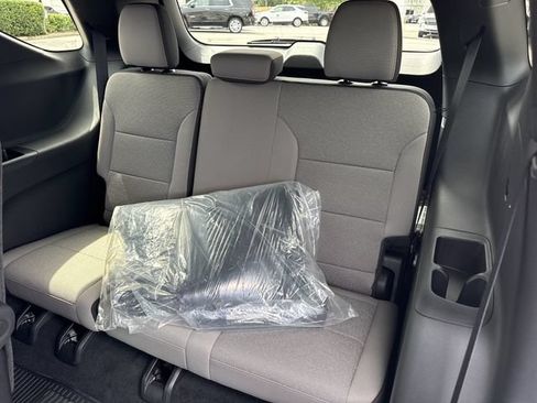 Used 2026 Chevrolet Traverse LT FWD image 14