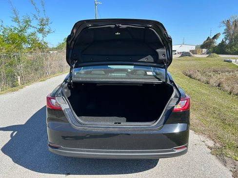 Used 2025 Toyota Camry LE image 10