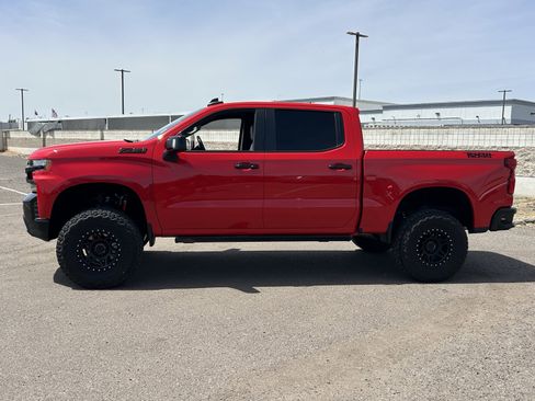 Used 2021 Chevrolet Silverado 1500 LT Trail Boss w/ LT Trail Boss Premium Package AWD/4WD image 2