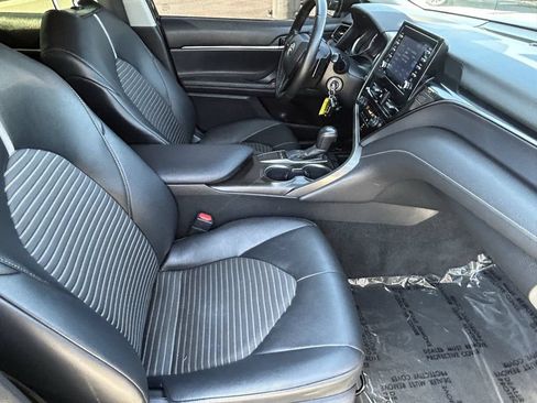 Used 2022 Toyota Camry SE FWD image 11