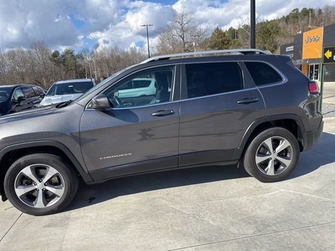 Used 2019 Jeep Cherokee Limited image 11