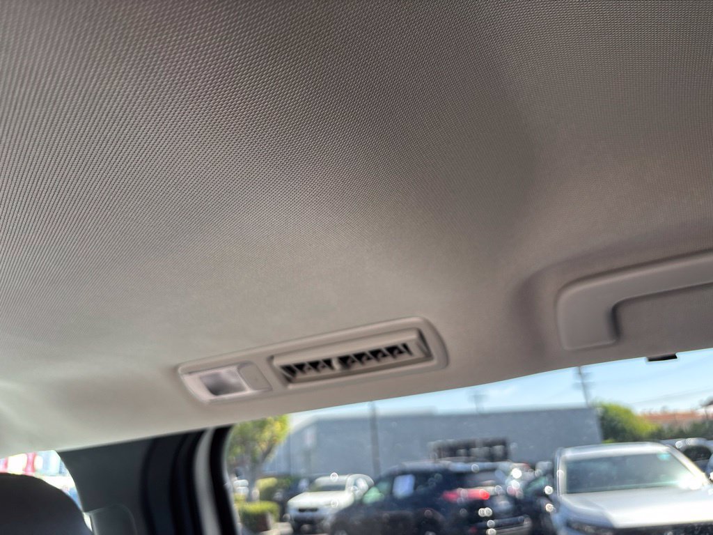 Used 2025 Toyota Sienna XLE FWD image 15