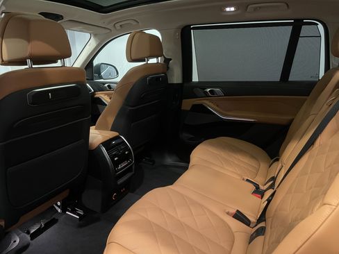Used 2026 BMW X7 xDrive40i w/ Premium Package image 23