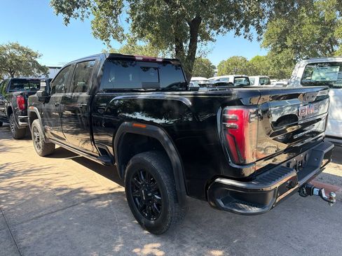 Used 2024 GMC Sierra 2500 AT4 w/ AT4 Preferred Package AWD/4WD image 2