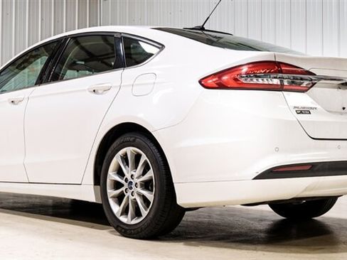 Used 2017 Ford Fusion SE FWD image 5