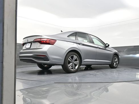 Used 2024 Volkswagen Jetta SE image 29