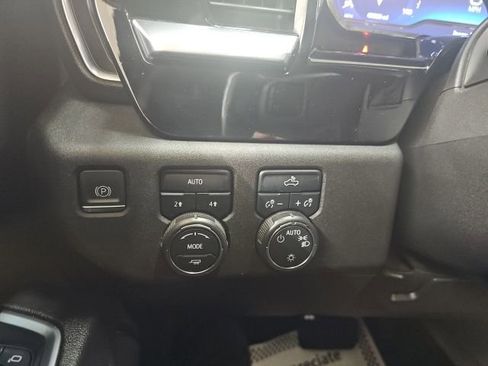 Used 2022 Chevrolet Silverado 1500 LT AWD/4WD image 11