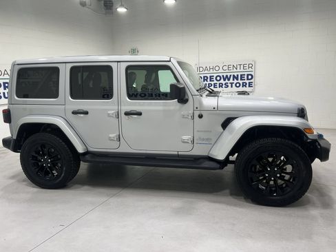 Used 2023 Jeep Wrangler Unlimited Sahara w/ Cold Weather Group AWD/4WD image 9