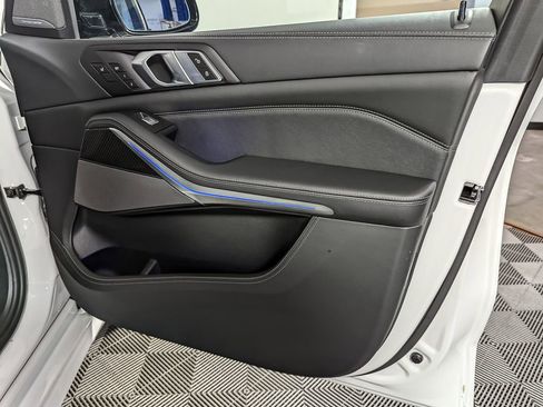 Certified 2025 BMW X7 M60i image 37