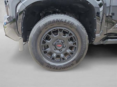 Used 2025 Toyota Tacoma SR5 AWD/4WD image 23