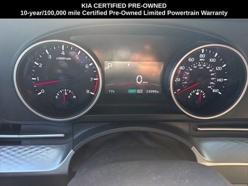 Used 2024 Kia Carnival LX FWD image 11