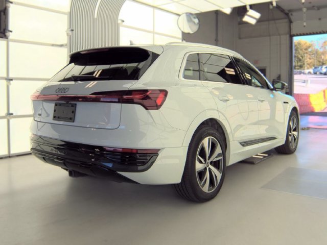 Used 2024 Audi Q8 e-tron Premium AWD/4WD image 4