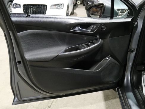 Used 2018 Chevrolet Cruze LT FWD image 18