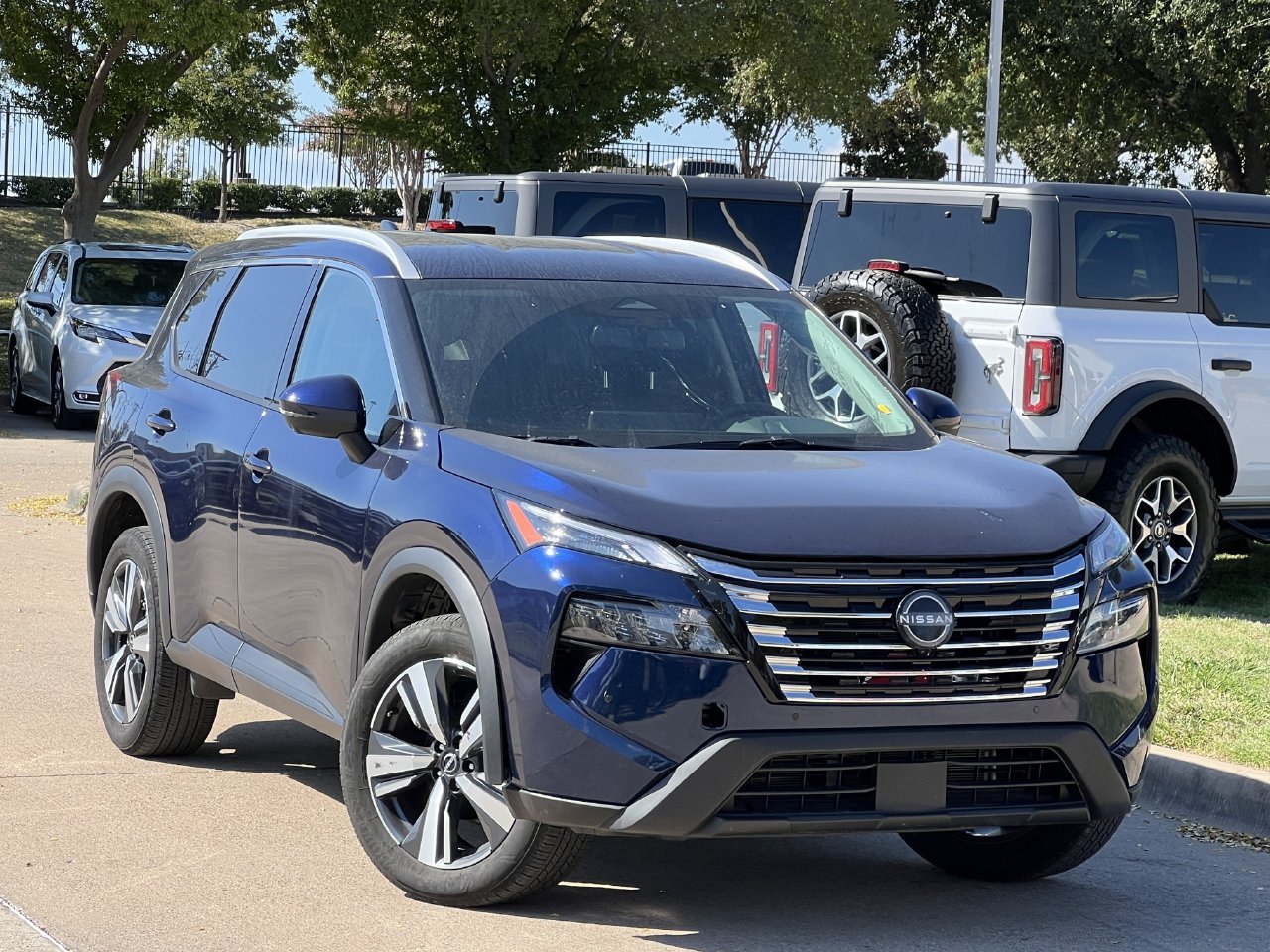 Used 2026 Nissan Rogue SL FWD image 2