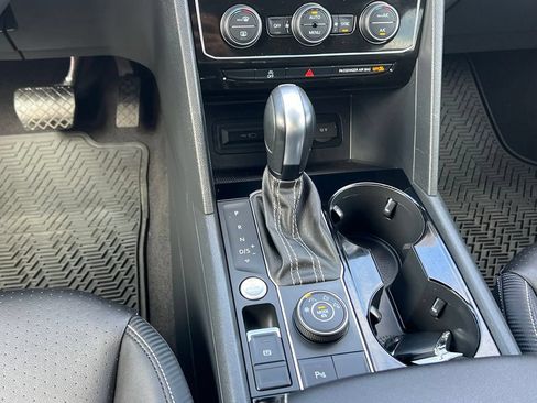 Used 2023 Volkswagen Atlas Cross Sport SE w/ Black Wheel Package AWD/4WD image 21