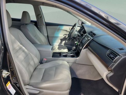 Used 2016 Toyota Camry LE FWD image 6