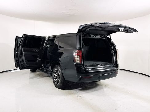 Used 2023 Chevrolet Suburban Z71 image 29