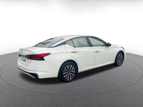 Used 2025 Nissan Altima 2.5 SV image 15