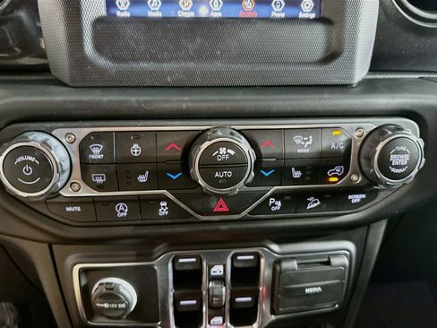 Used 2021 Jeep Wrangler Unlimited Sport AWD/4WD image 23
