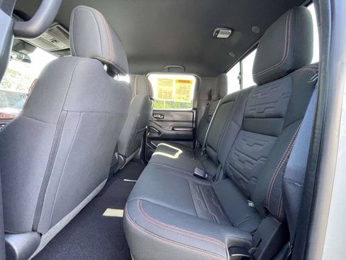 Used 2025 Nissan Frontier PRO-4X AWD/4WD image 13