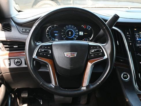 Used 2016 Cadillac Escalade Luxury RWD image 9