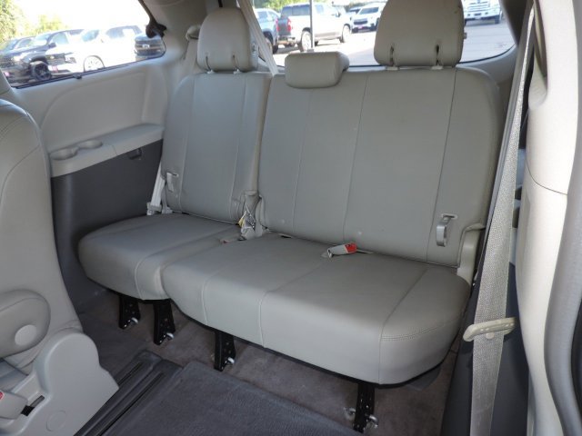 Used 2016 Toyota Sienna XLE w/ XLE Navigation Package FWD image 19