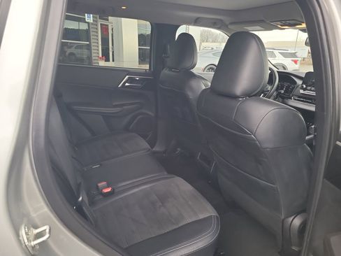 Used 2024 Mitsubishi Outlander AWD image 29