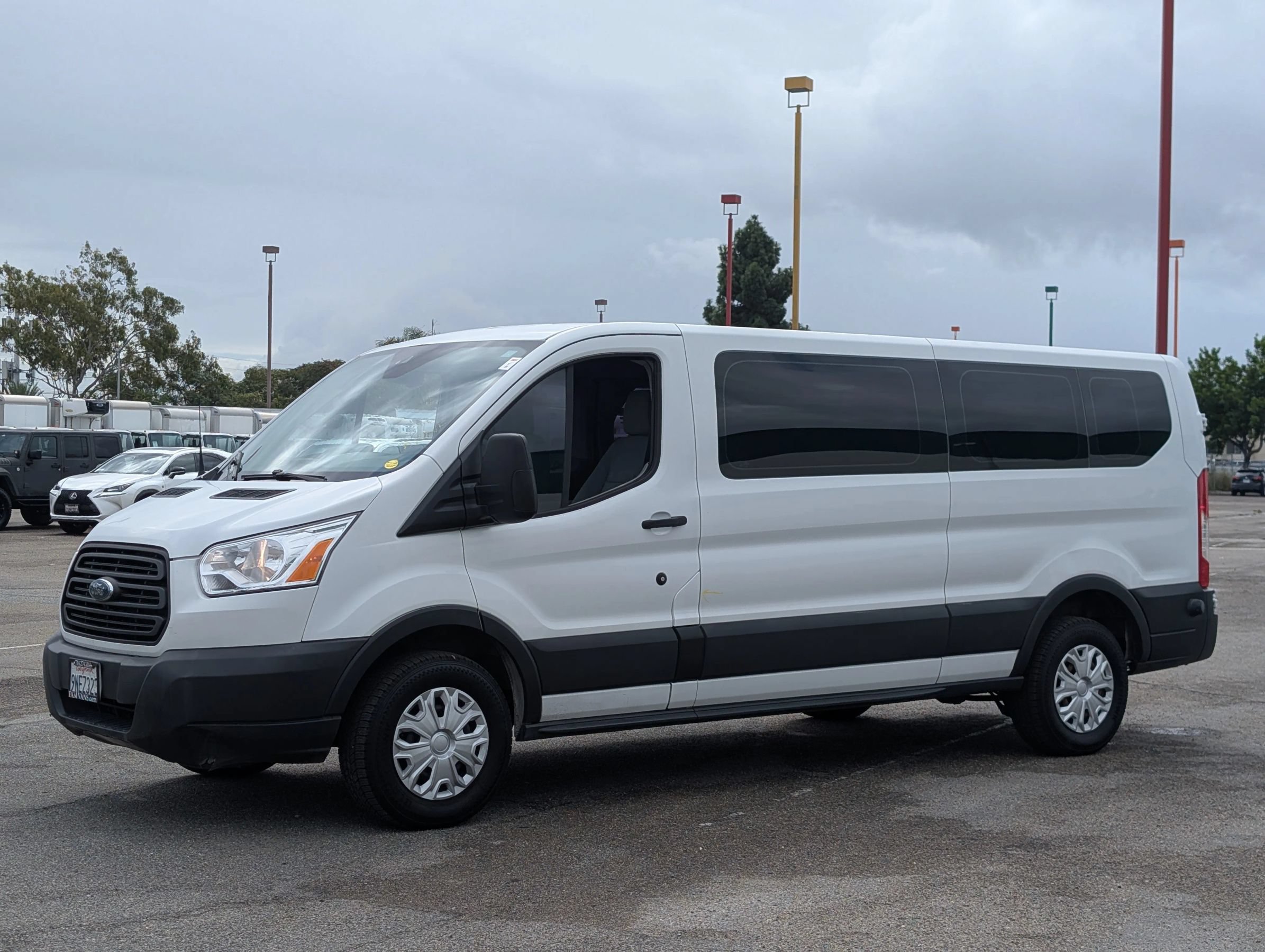 Used 2015 Ford Transit 350 XLT RWD image 3
