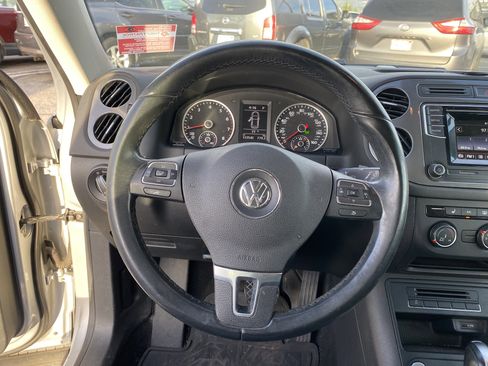 Used 2016 Volkswagen Tiguan S image 12