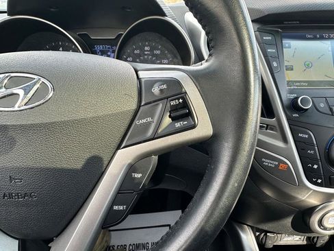 Used 2017 Hyundai Veloster Value Edition image 12