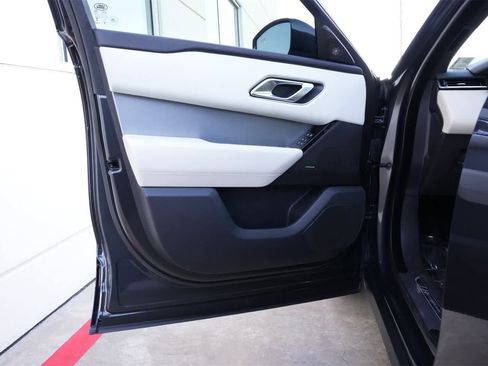 Used 2021 Land Rover Range Rover Velar R-Dynamic S image 18