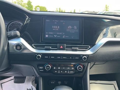 Certified 2022 Kia Niro LXS FWD image 17