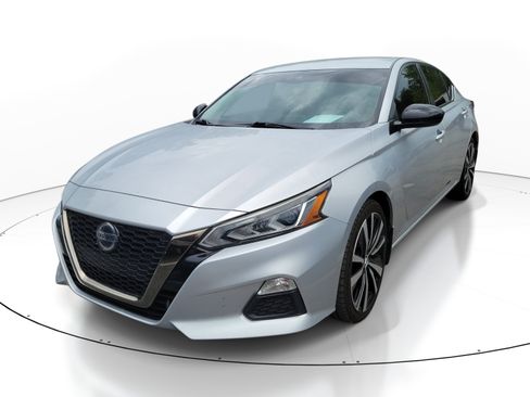 Used 2020 Nissan Altima 2.5 SR FWD image 2