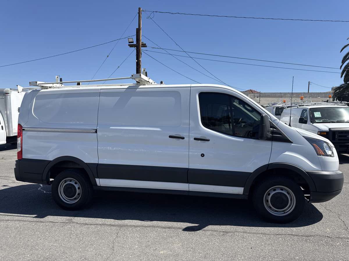Used 2018 Ford Transit 250 130 Low Roof RWD image 8