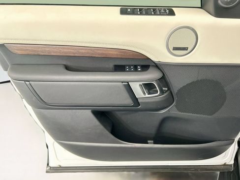 Used 2024 Land Rover Discovery Dynamic SE AWD/4WD image 23