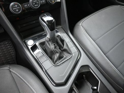 Used 2024 Volkswagen Taos SE w/ Panoramic Sunroof Package image 31