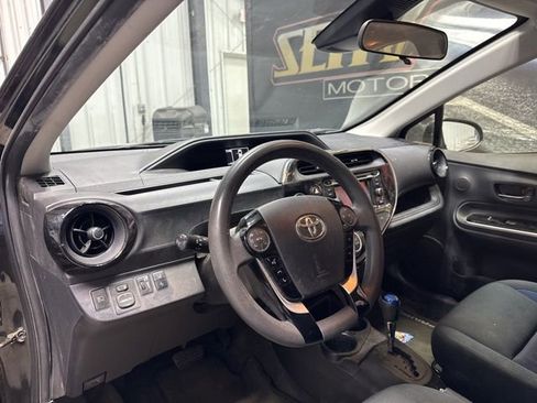 Used 2018 Toyota Prius C Three image 5