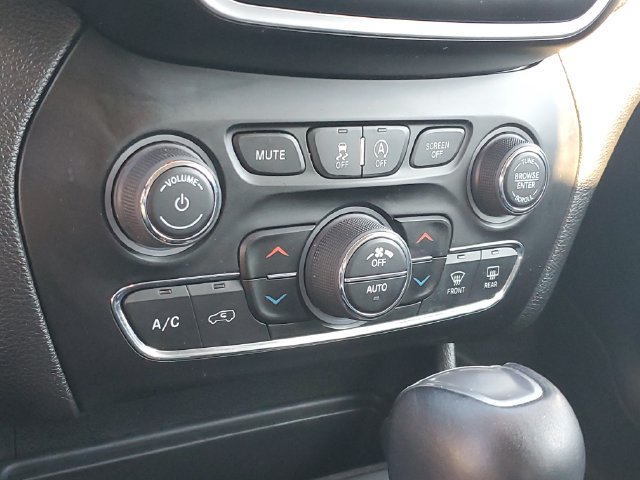Used 2021 Jeep Cherokee Latitude Lux w/ Trailer Tow Group AWD/4WD image 28